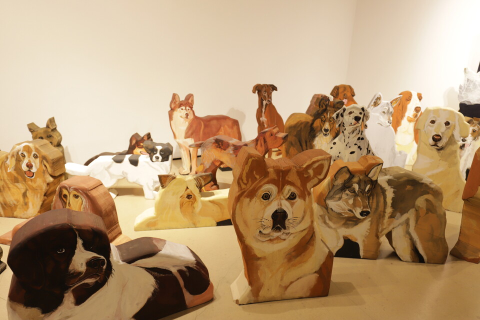 윤석남, 1,025 사람과 사람 없이, 2008, 혼합재료, 가변크기. ⓒ윤석남/학고재갤러리 제공